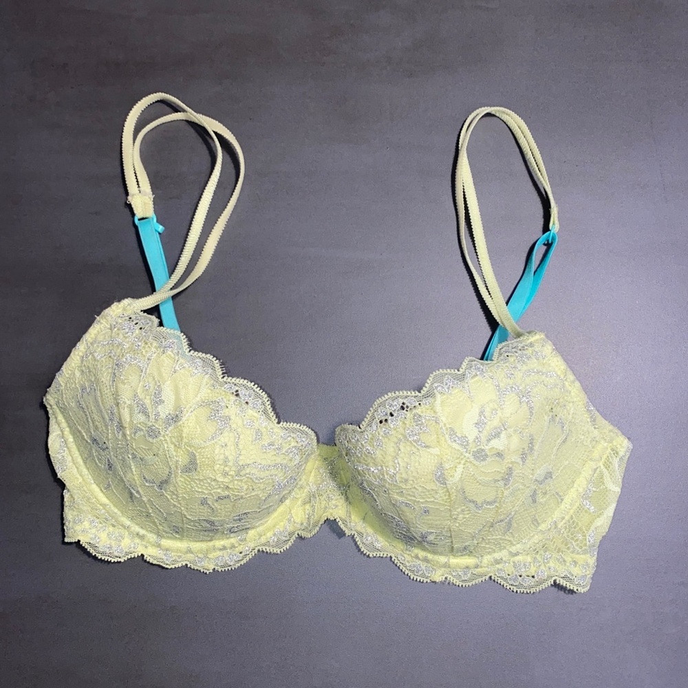 Adorable dainty Victoria’s Secret Pink bra